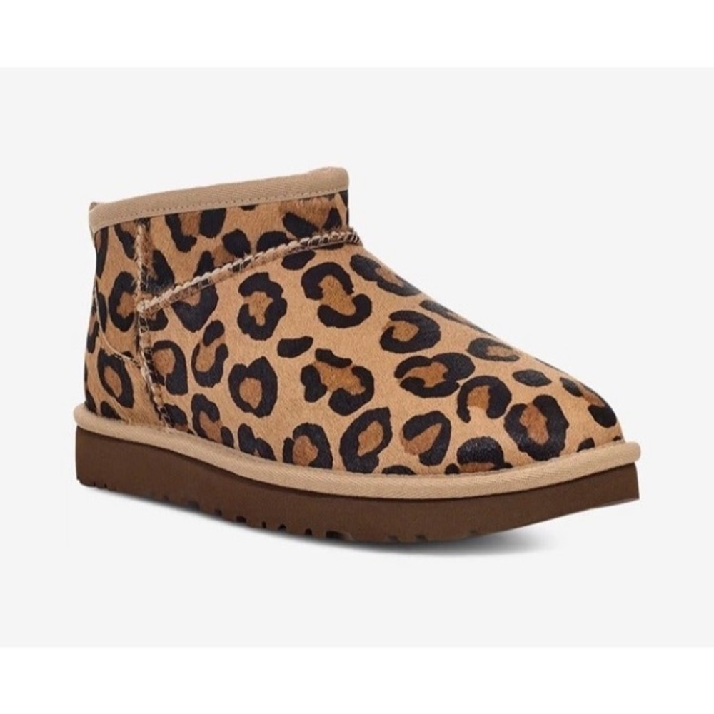 UGG Classic Ultra Mini Spotty Boots size 8 NIB